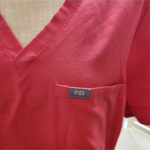FIGS RED SCRUBS SIZE XL - Picture 3 of 5